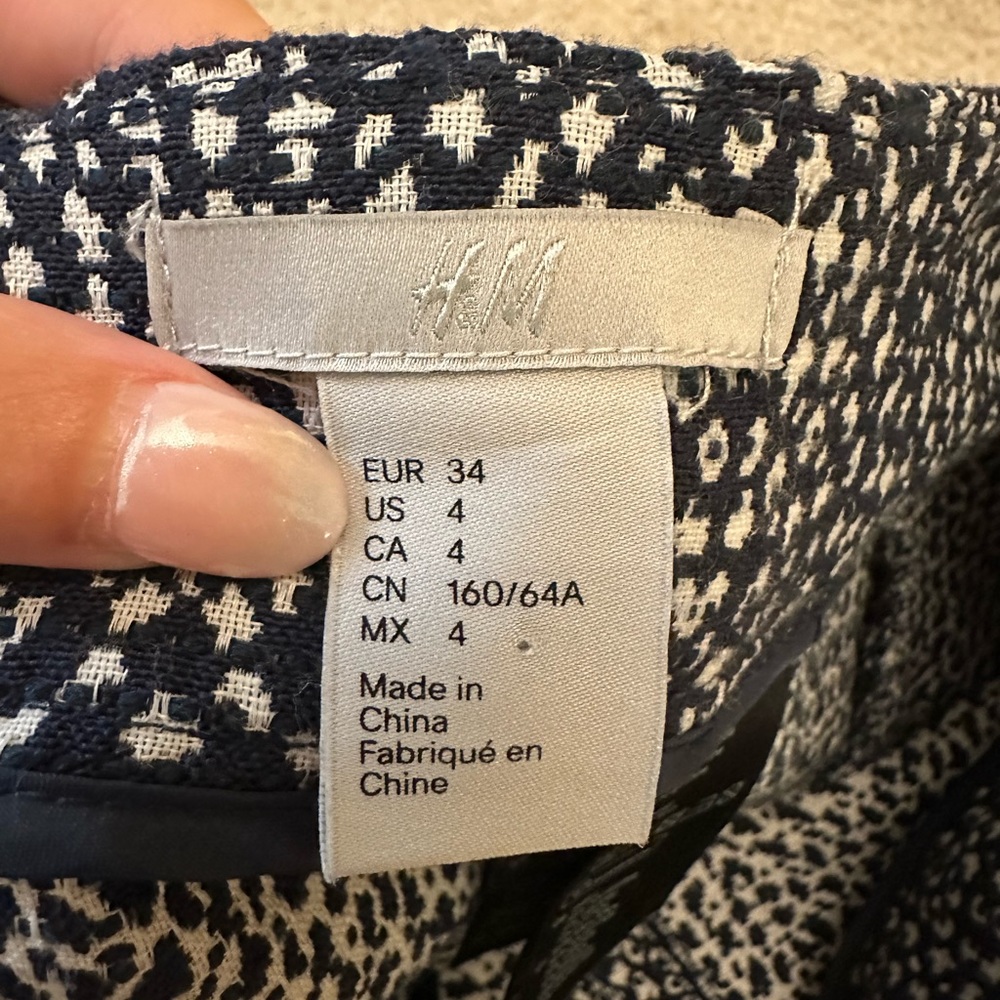 H&M Textured Navy and White Skirt ✨